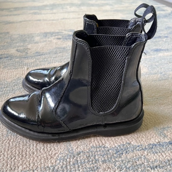 DR MARTENS FLORA PATENT LEATHER CHELSEA BOOTS SIZE 7 - Picture 2 of 15